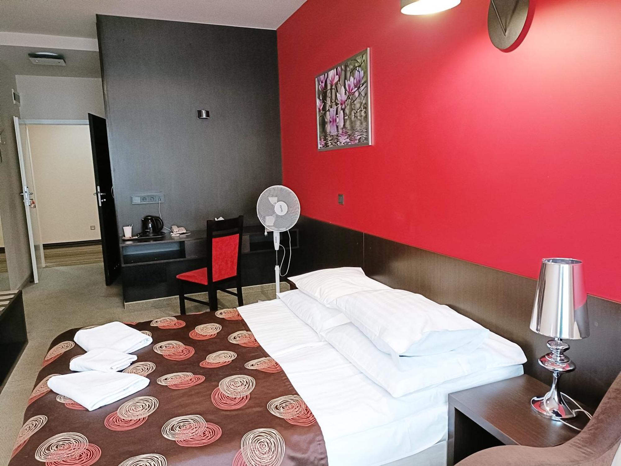 Hotel Ajax Janki Ngoại thất bức ảnh