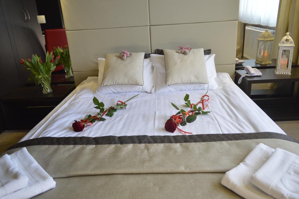 Hotel Ajax Janki Ngoại thất bức ảnh