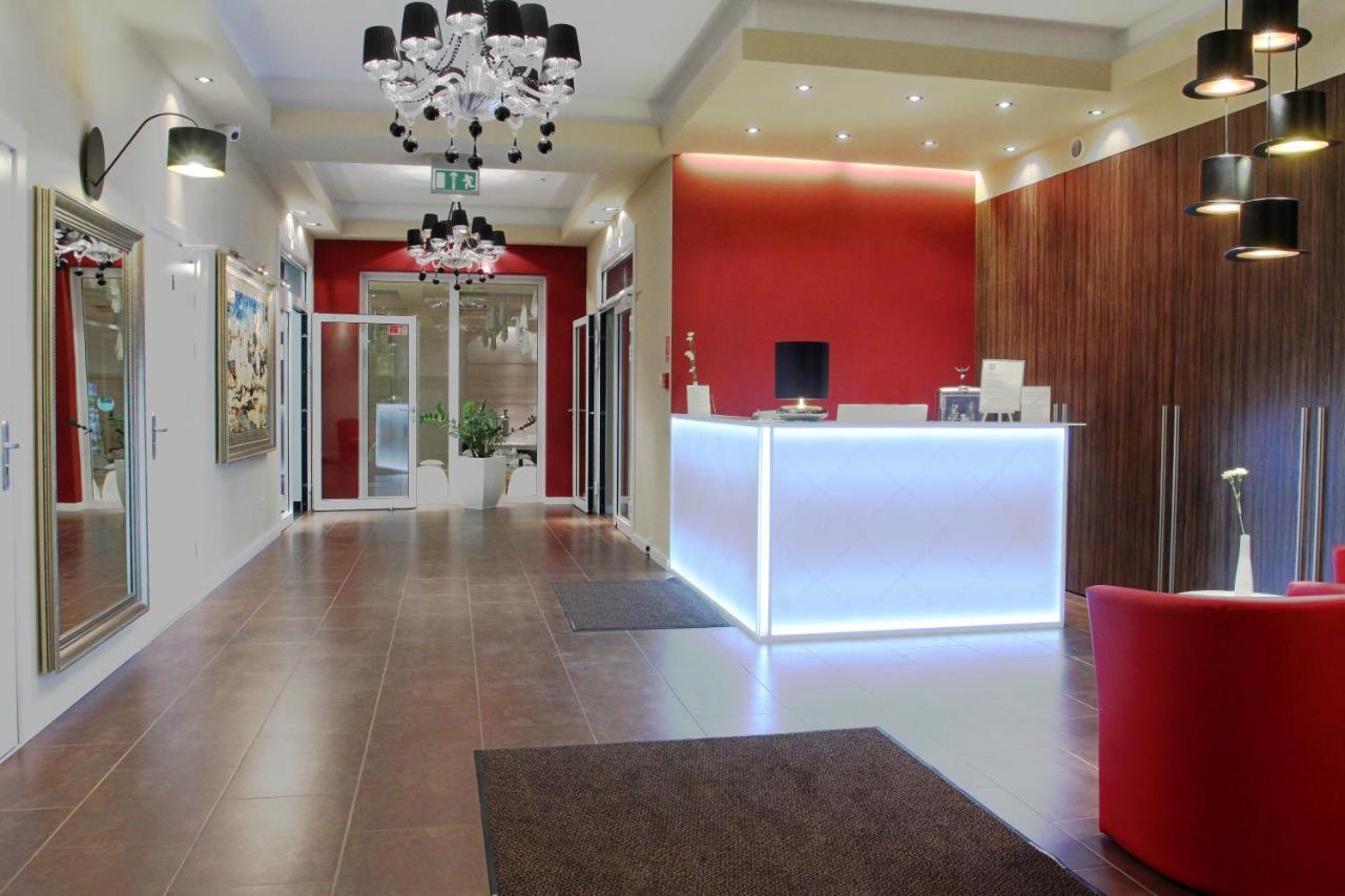 Hotel Ajax Janki Ngoại thất bức ảnh
