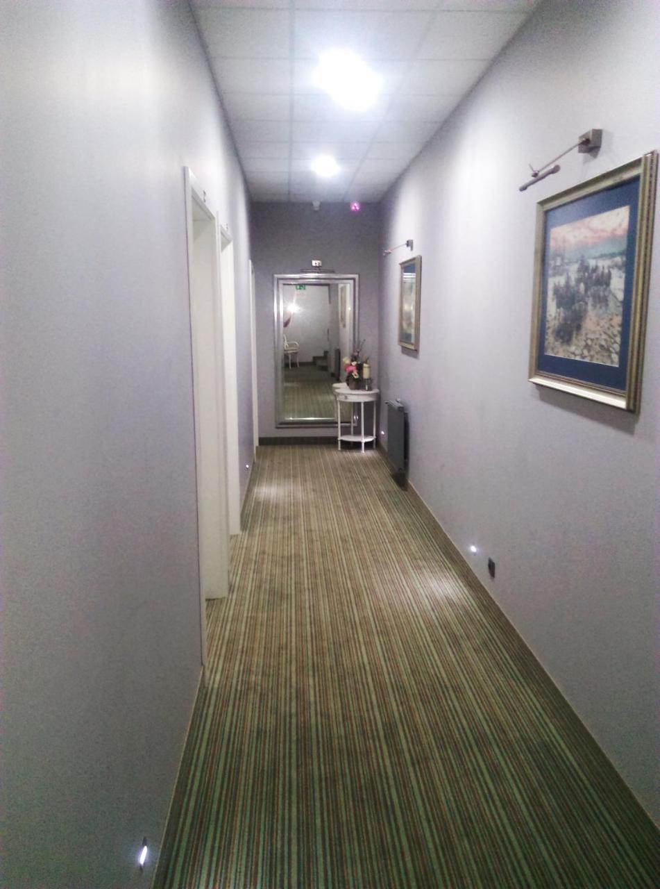 Hotel Ajax Janki Ngoại thất bức ảnh